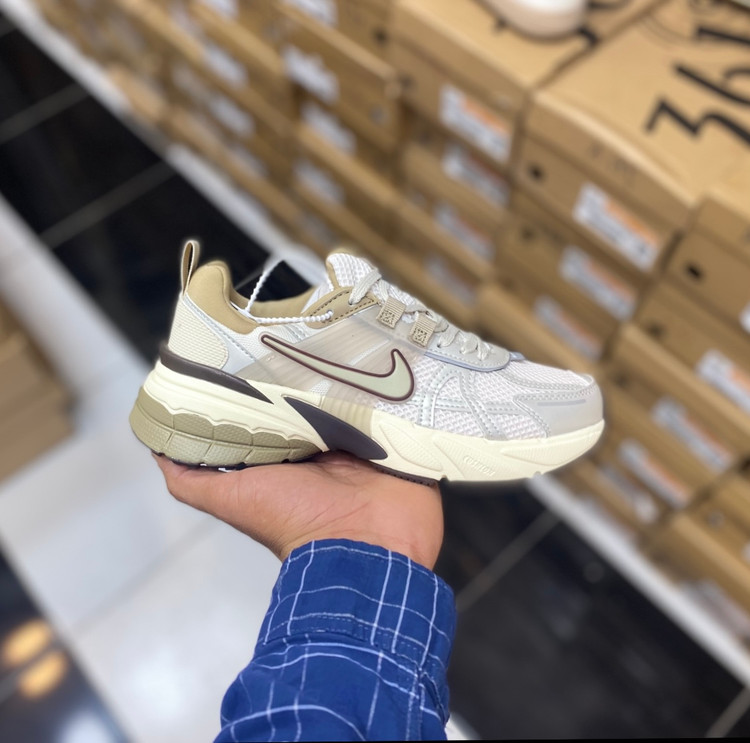 کفش نایک ویتنامی وی تو کی Nike V2K زنانه و مردانه _کرم قهوه ای (شکلاتی) 37 تا 45